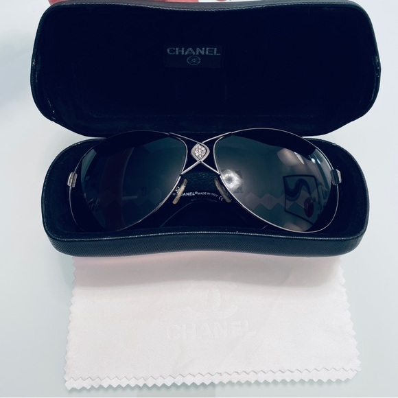 Authentic Vintage Chanel Black Sunglasses with Crystals CH2045C COL.192/… - Picture 8 of 11